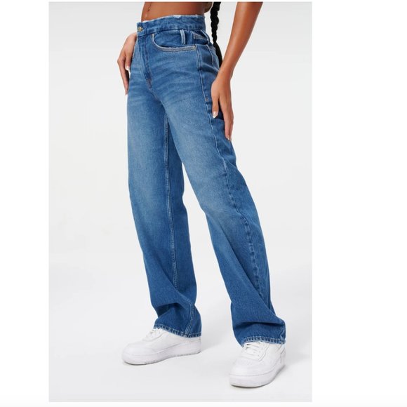 Good American 90s Relaxed Jeans - Picture 2 of 9